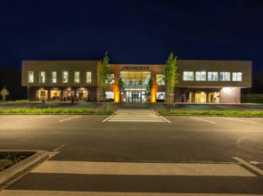 AEROFIT bei Nacht