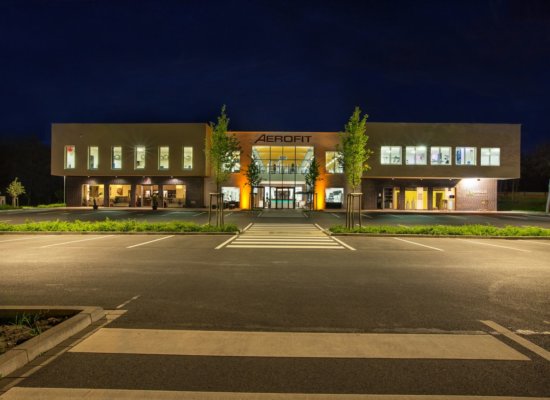 AEROFIT bei Nacht